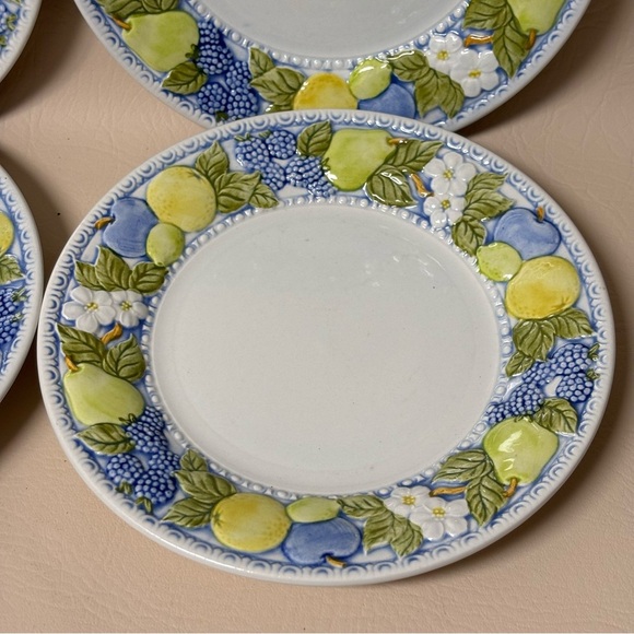 Set 4- 7-5/8" Metlox Pottery "Florence" Sculptured Fruit Salad Plates - Picture 3 of 6